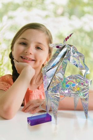Svietiace origami jednorožec